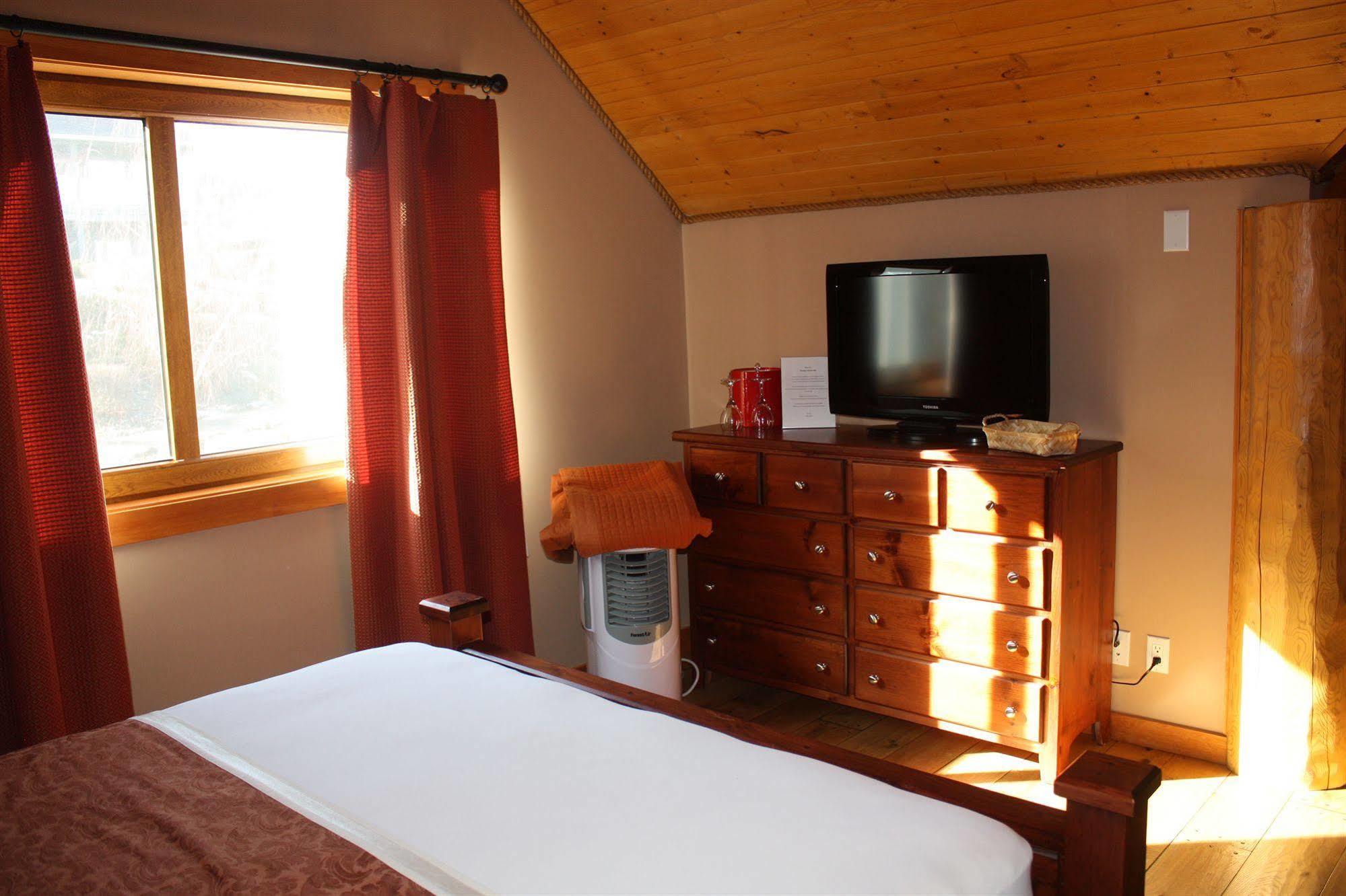 A Okanagan Lakeview Inn เคโลว์นา ภายนอก รูปภาพ