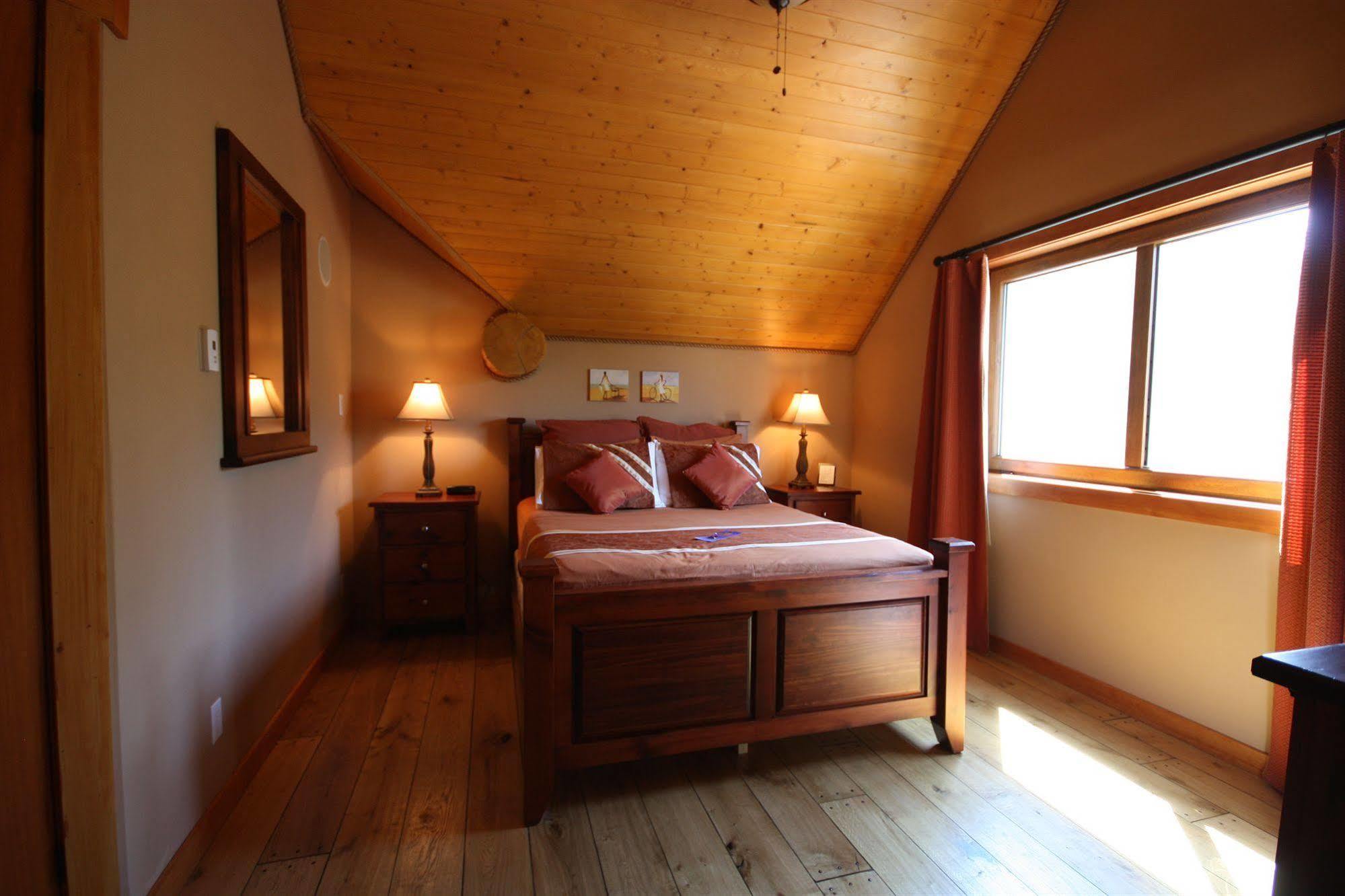 A Okanagan Lakeview Inn เคโลว์นา ภายนอก รูปภาพ