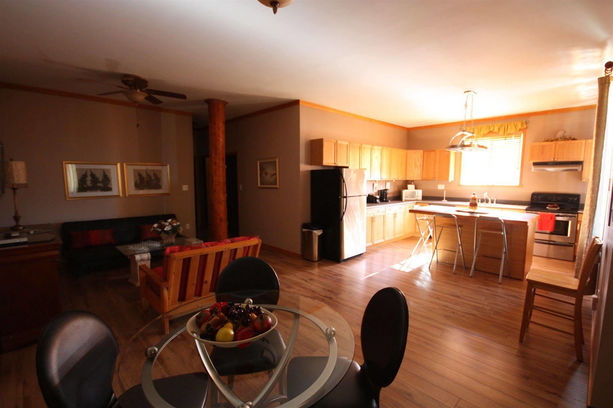 A Okanagan Lakeview Inn เคโลว์นา ภายนอก รูปภาพ