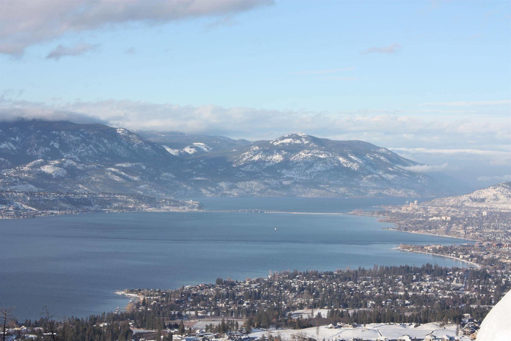 A Okanagan Lakeview Inn เคโลว์นา ภายนอก รูปภาพ