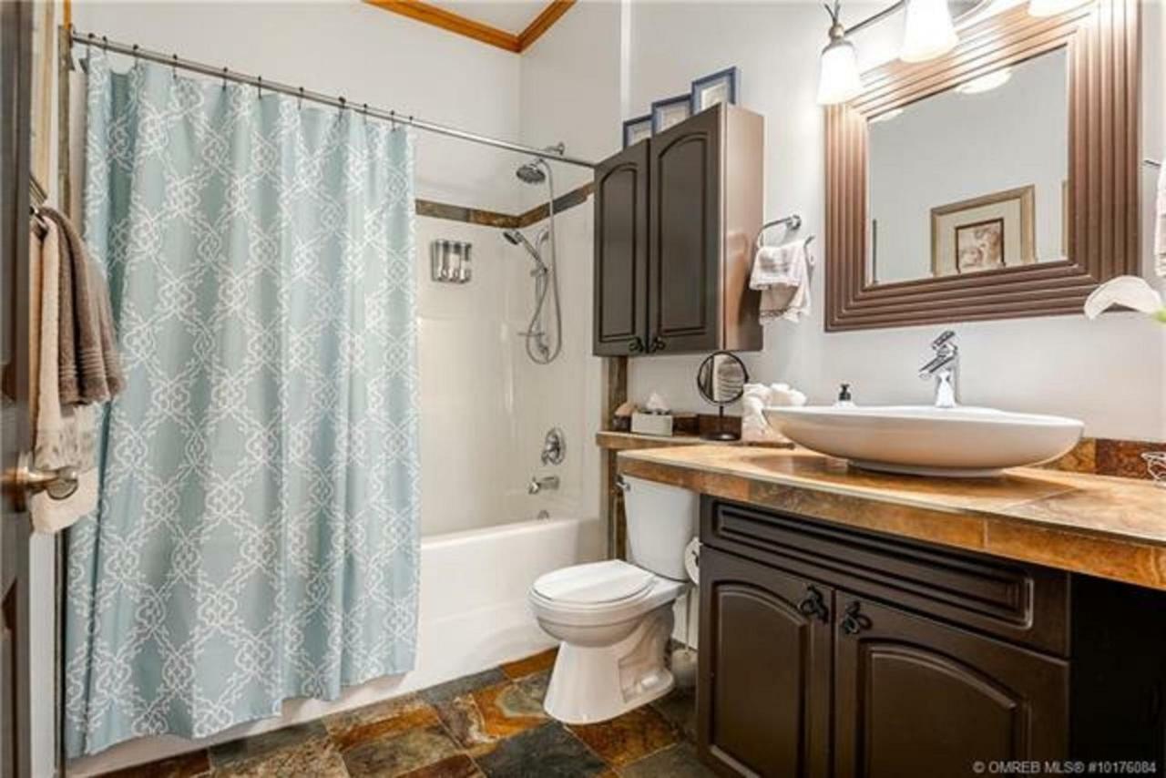 A Okanagan Lakeview Inn เคโลว์นา ภายนอก รูปภาพ